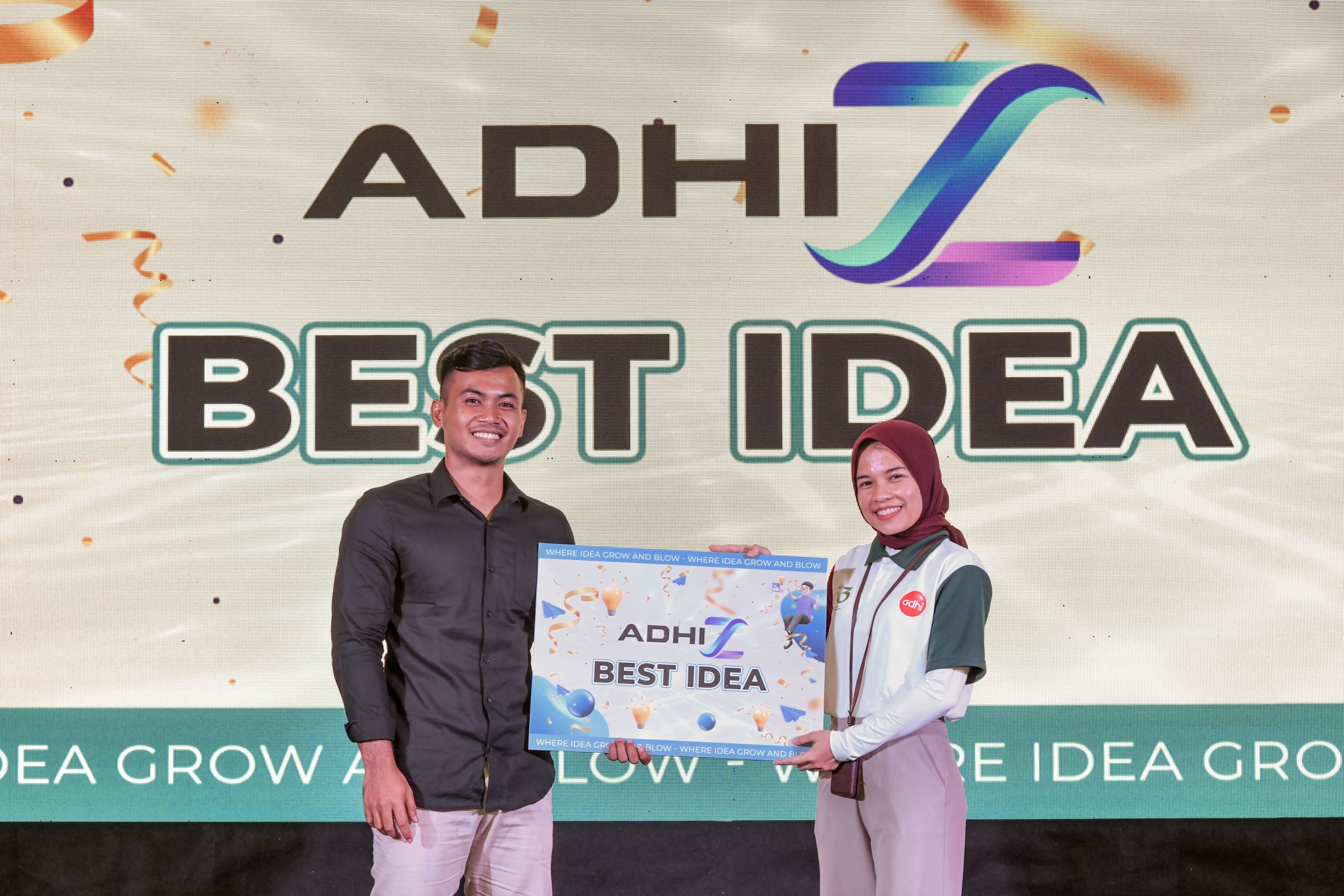 Penyerahan plakat kepada <br>Prof. Sidharta Utama PhD CA CFA